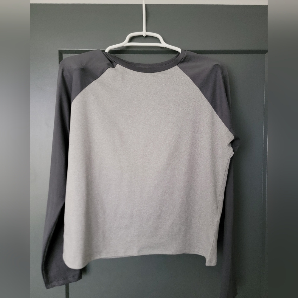 Hollister Women's Soft stretch seamless fabric crew Long sleeve Tee.